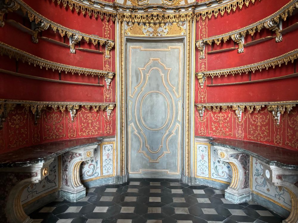 In the Castello di Rivoli, an elaborate niche