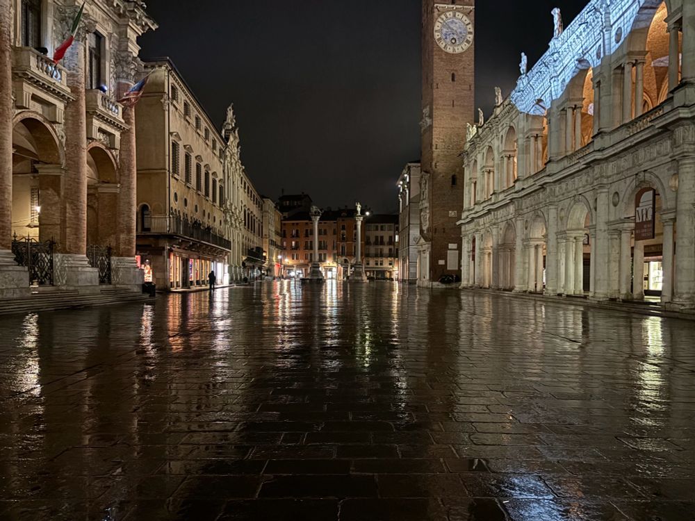 The main piazza of Vicenza at night, with the Basilica Palladiana on the right