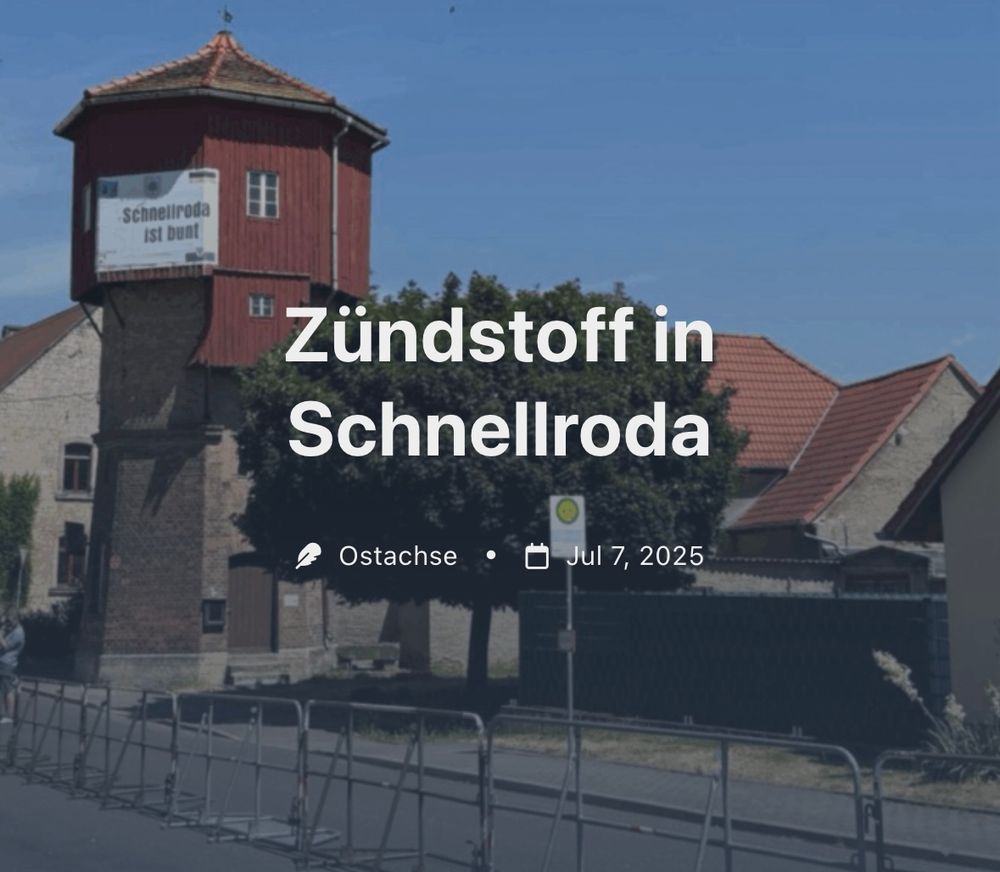 Foto des Wasserturm in Schnellroda, mit dem Titel des Artikels: „Zündstoff in Schnellroda“