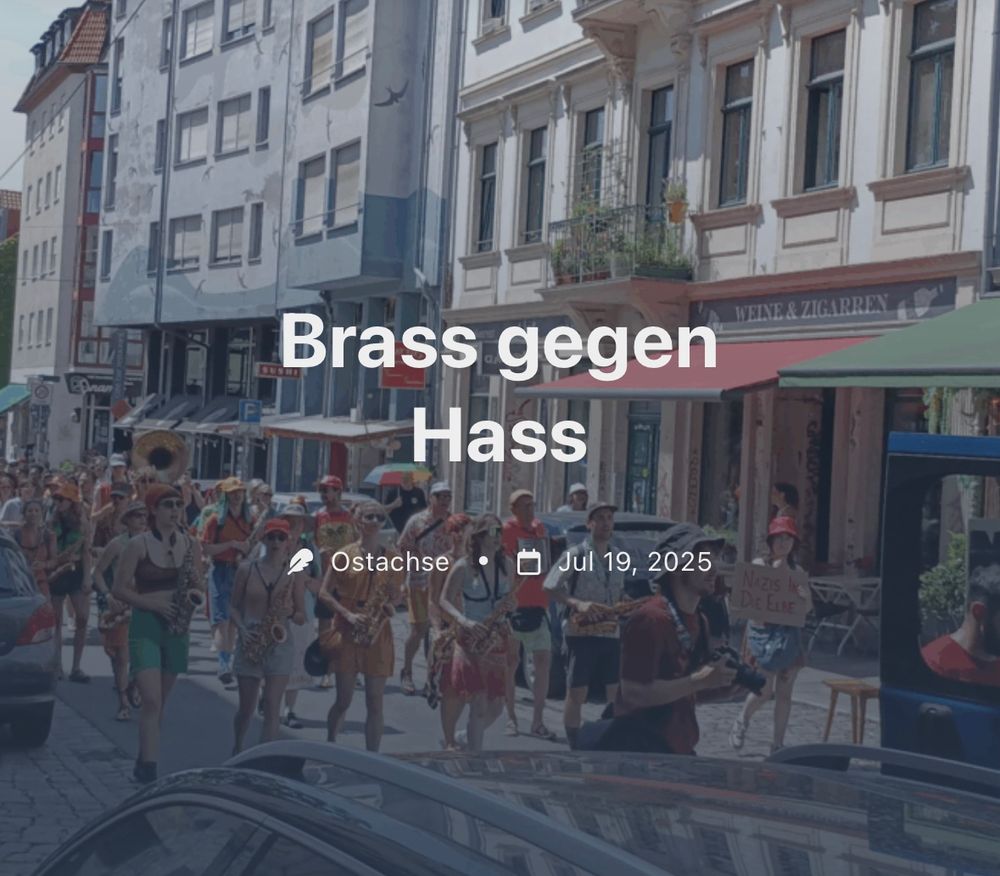 Foto von dem musikalischen Demonstrationszug durch Dresden, mit dem Titel „Brass gegen Hass“