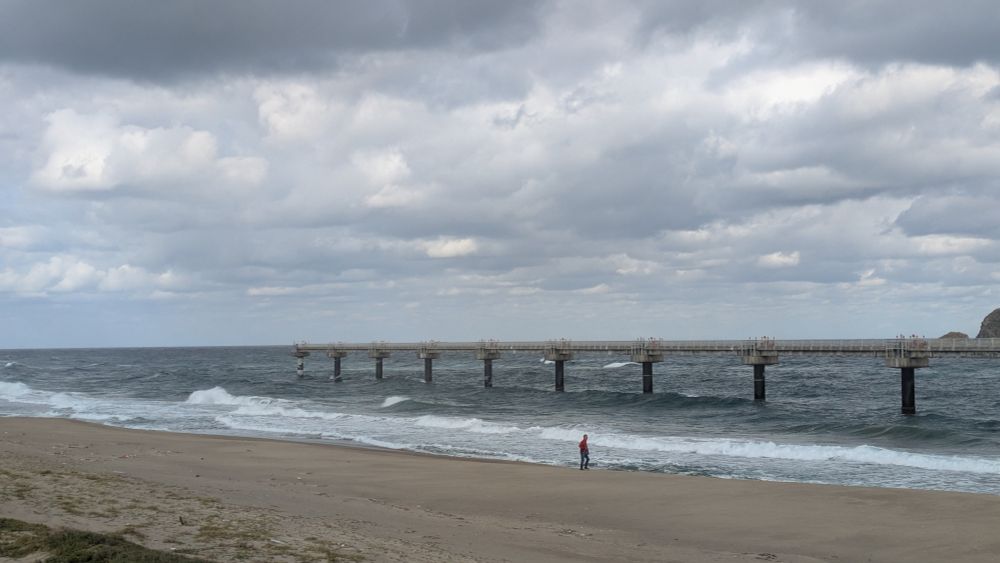 到着機が来るまでずっと曇天の伏野海岸