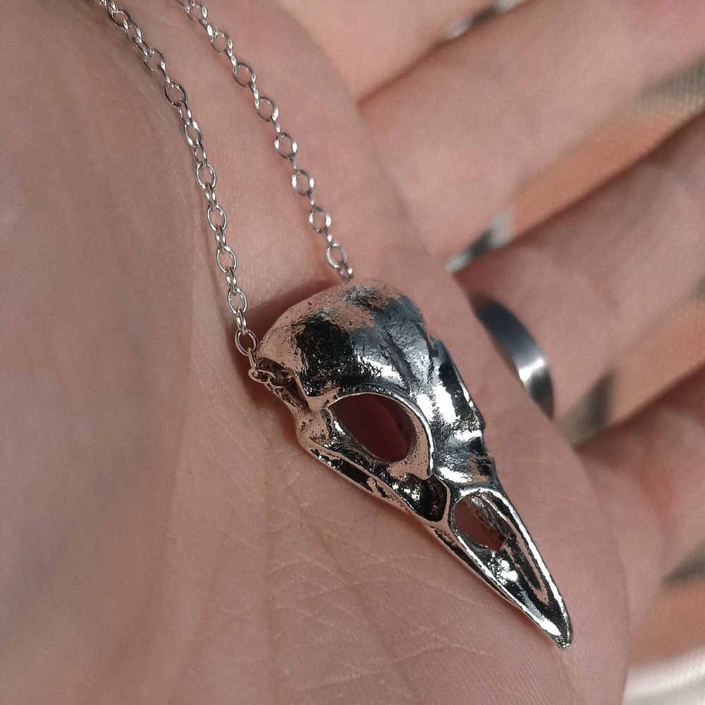 A necklace that is inspired by the embellishments on the outfit of Lucanis Dellamorte from Dragon Age: The Veilguard.