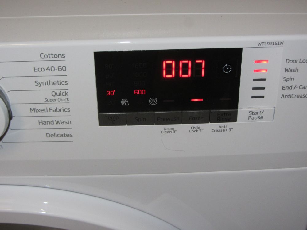 Washing machine displaying double o seven on the timer.