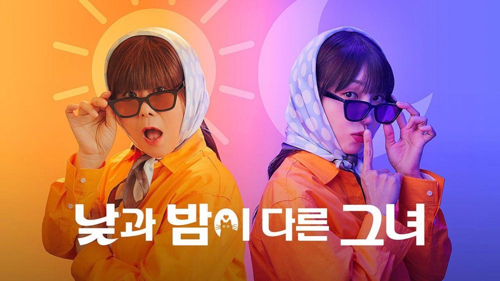 Lim Sun (señora en sus 50’s) de día y Lee Mi Jin (chica en sus 20’s) de noche con su dedo índice sobre sus labios para que mantengas silencio sobre su secreto. 