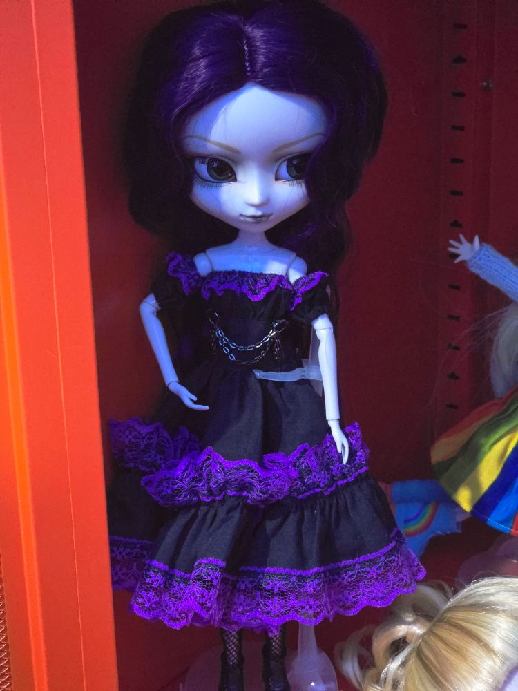Pullip wilhelmina redress

Was going to be a bat but for now just ghostly lady