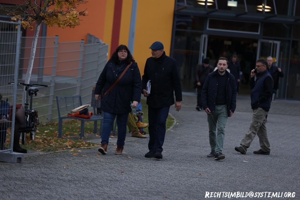 Peter Gerhardt vor der Messehalle, in der die rechte Buchmesse stattfand.