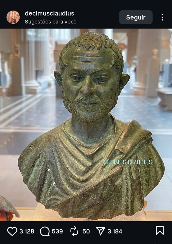 Foto de um busto da época romana com fisionomia muito parecida com a do presidente Lula
