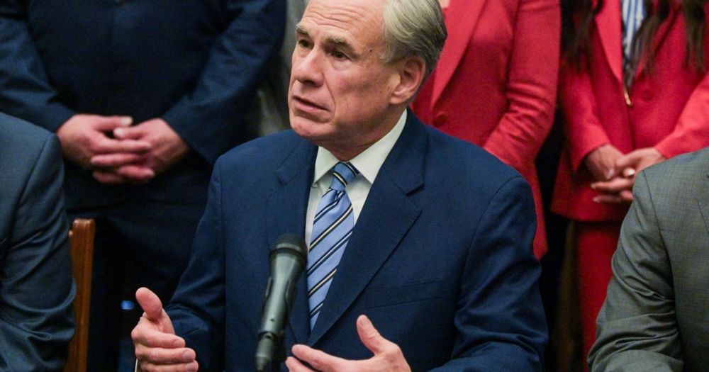 Legal experts say it’s “inconsistent with the Texas Constitution” to argue that leaving the state to halt legislative action qualifies as abandoning an office.