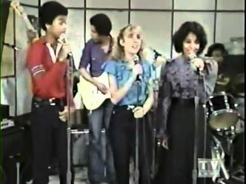 Il mio amico Arnold - Kimberly, Willis e Charlene cantano Ebony and Ivory