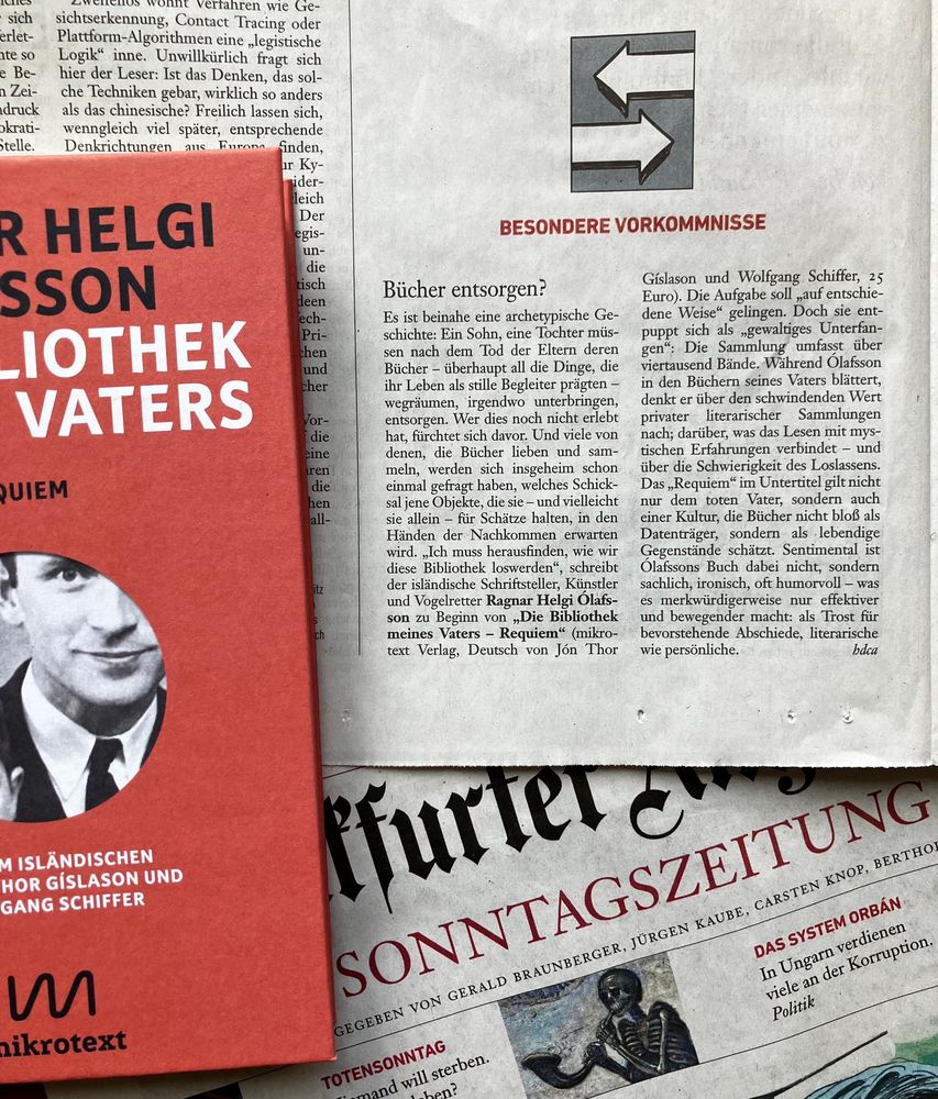 Foto des Buches auf Zeitungsseite