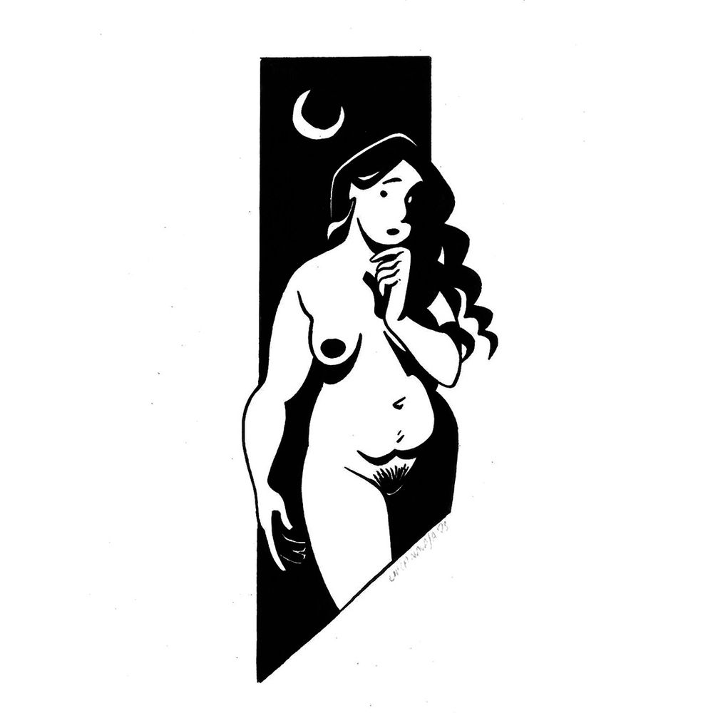 Ilustración en blanco y negro a tinta, que muestra a una chica joven y gorda desnuda. La chica está de pie, aunque solo vemos hasta la mitad de sus muslos; lleva el pelo negro largo y ondulado. La vemos de frente, aunque ella mira hacia su derecha, mientras sostiene su barbilla con la mano izquierda. Tras ella, vemos un rectángulo negro con una media luna blanca arriba del todo, a la izquierda.