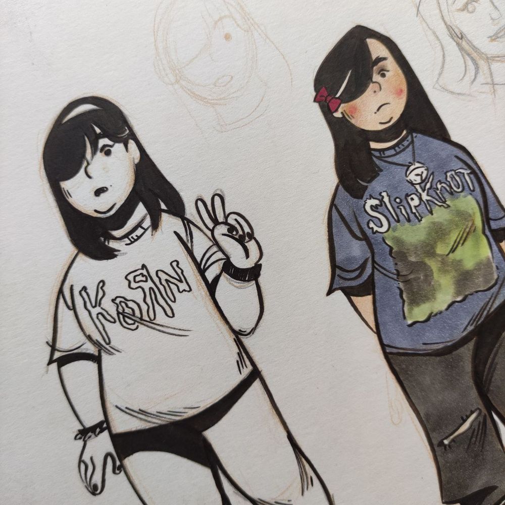 Imagen que muestra varios bocetos a tinta y a rotulador de color de una adolescente con estética heavy.