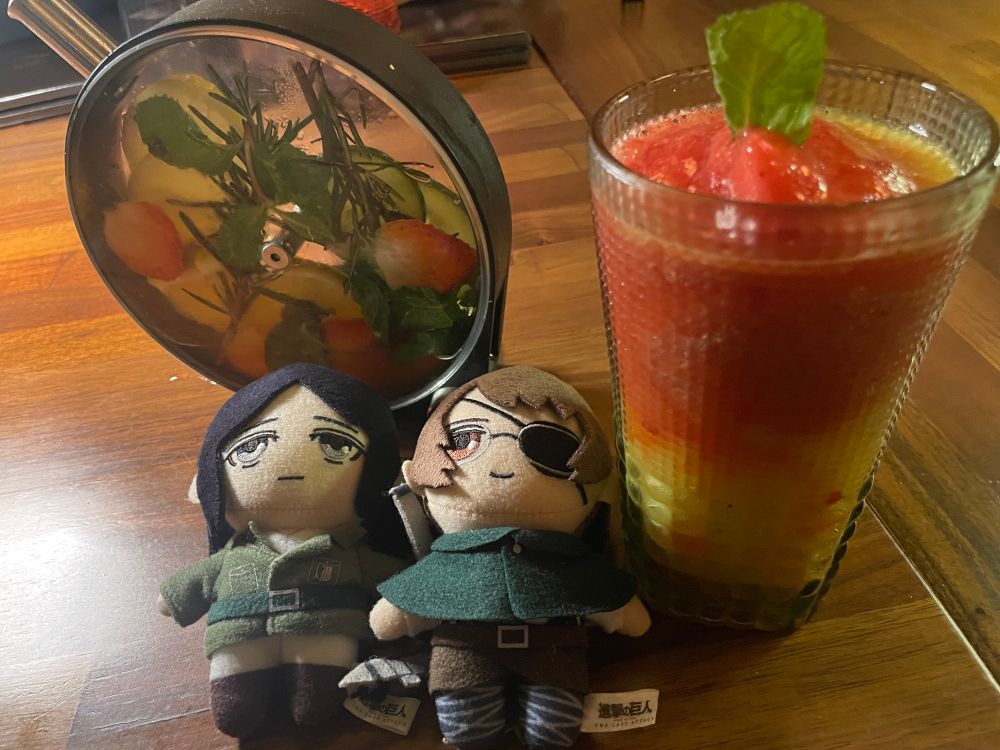 Hange and Pieck with their drinks