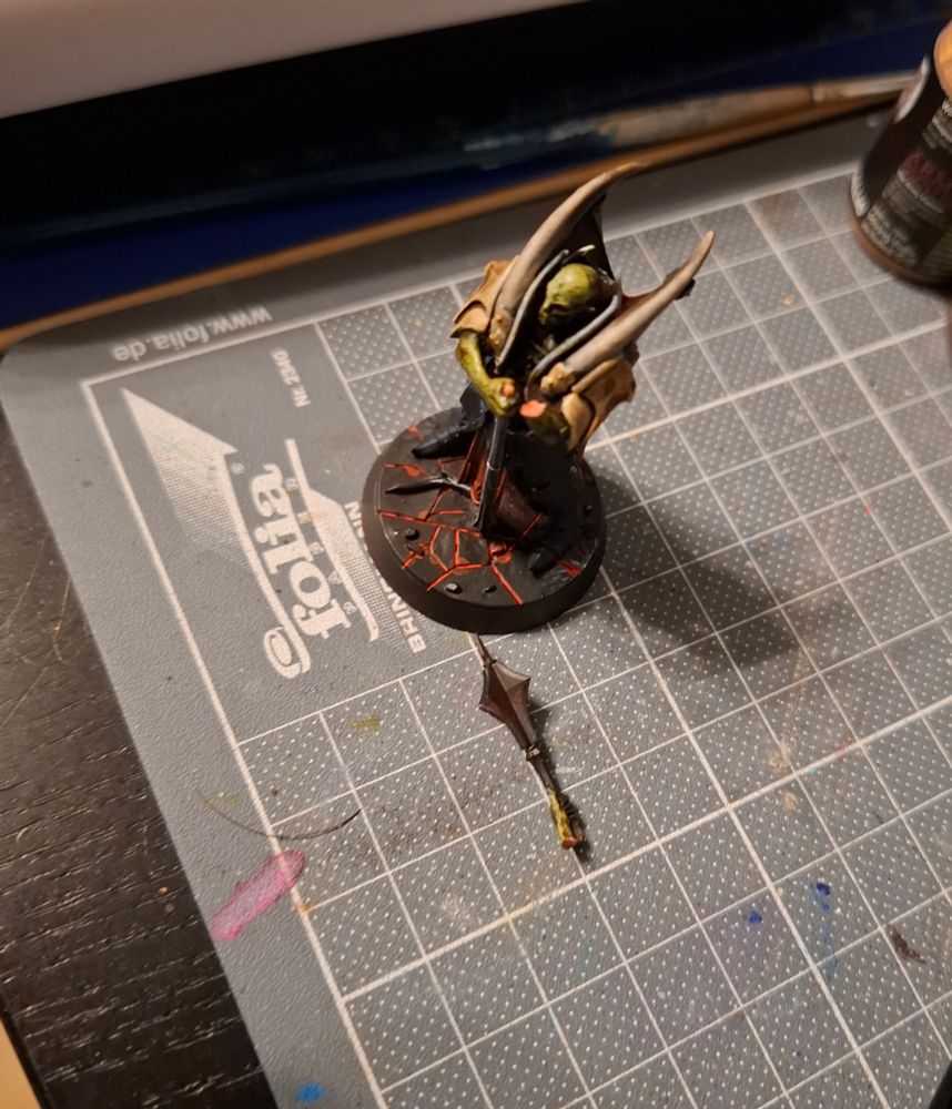 Vampire miniature with broken hand and weapon.