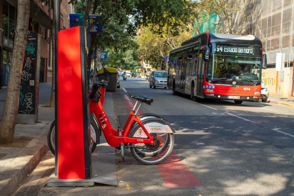 Peajes urbanos, financiación del transporte público, planes para ir en bici al trabajo… así será la ley de movilidad sostenible