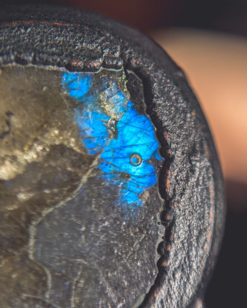 Macro photo of mostly blue flash in labradorite.