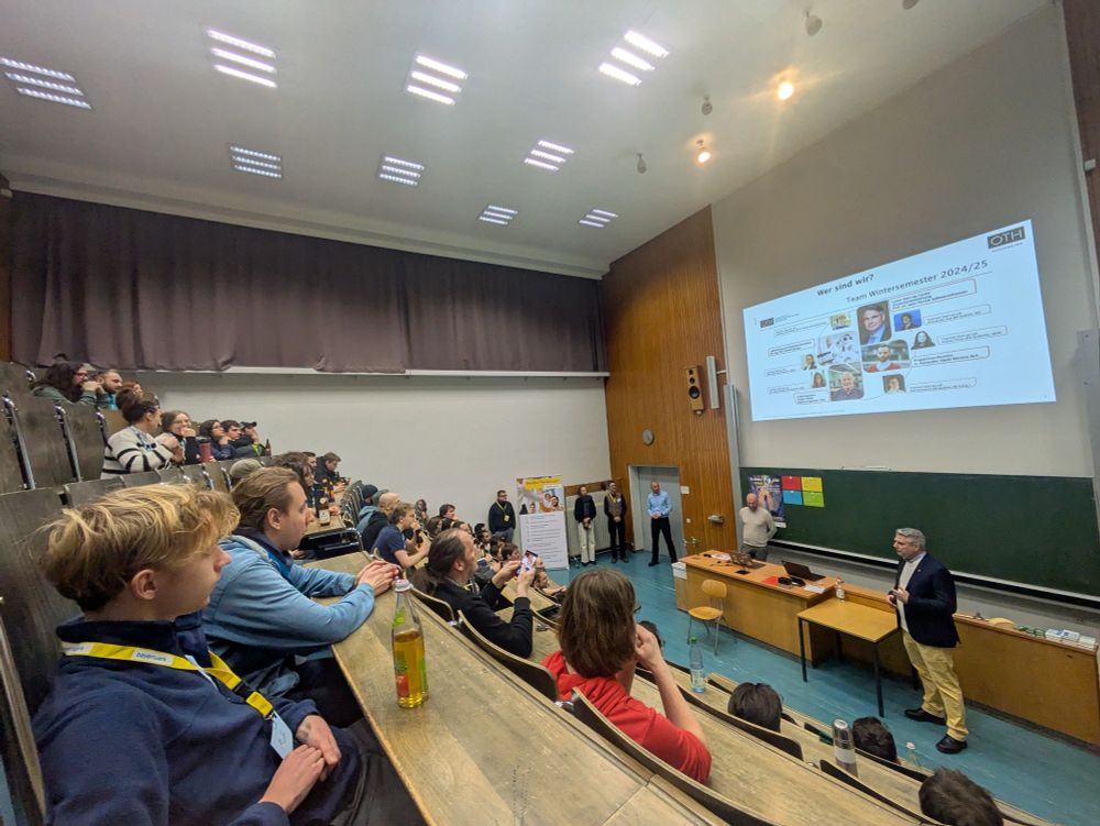 Plenum showing people listening to the sponsors and organizers of the Global Gamejam Event.
