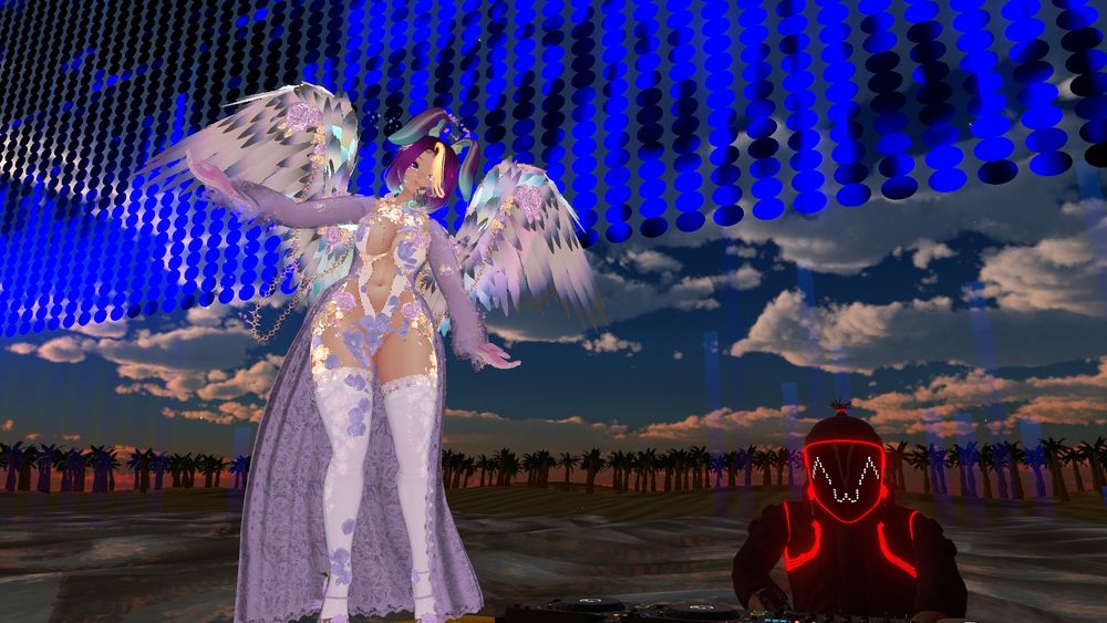 Bunny had so many outfits, I'm sorry to have only captured a couple! I guess you'll have to check out her socials!