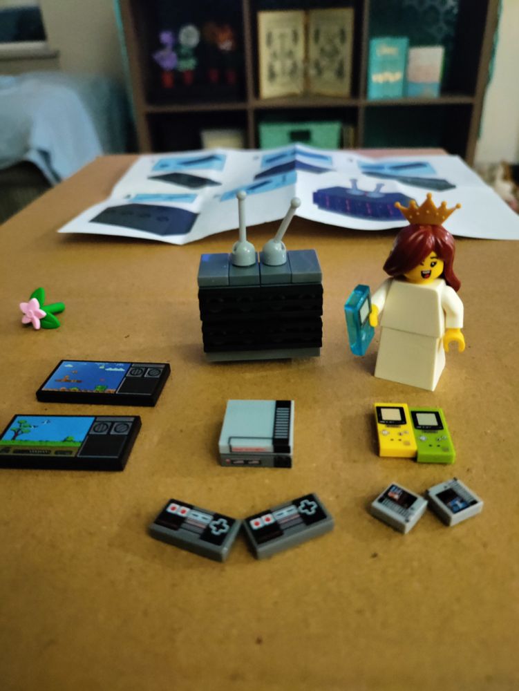 Unofficial Lego set featuring old Nintendo consoles!