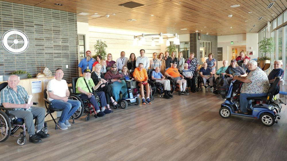 Gov Ferguson alongside residents of Walla Walla Veterans Home