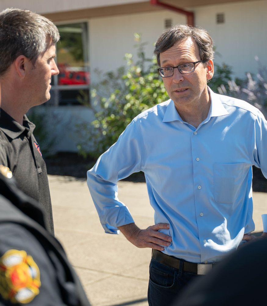 Bob speaking with firefighters at the Incident Command Post in White Salmon near the Burdoin Fire 