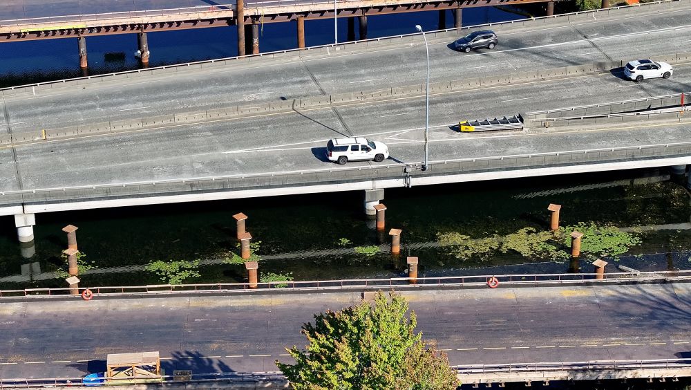 Temporary SR 520 off-ramp support piles
These metal pipes sticking out of the next to eastbound SR 20 in Portage Bay are the piles that will support a temporary eastbound SR 520 off-ramp to Montlake Boulevard.
