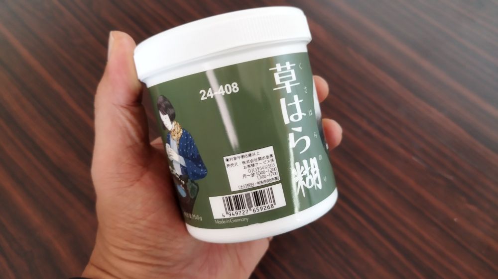 静電気を利用して繊維素材を立たせる「芝生の達人」は無いけど、取扱いやすさと接着力を実感して購入しました。