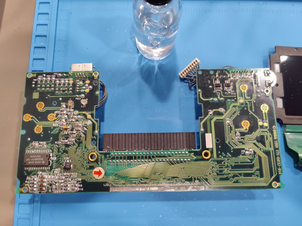 Sega Game Gear va0 stripped of old LCD screen