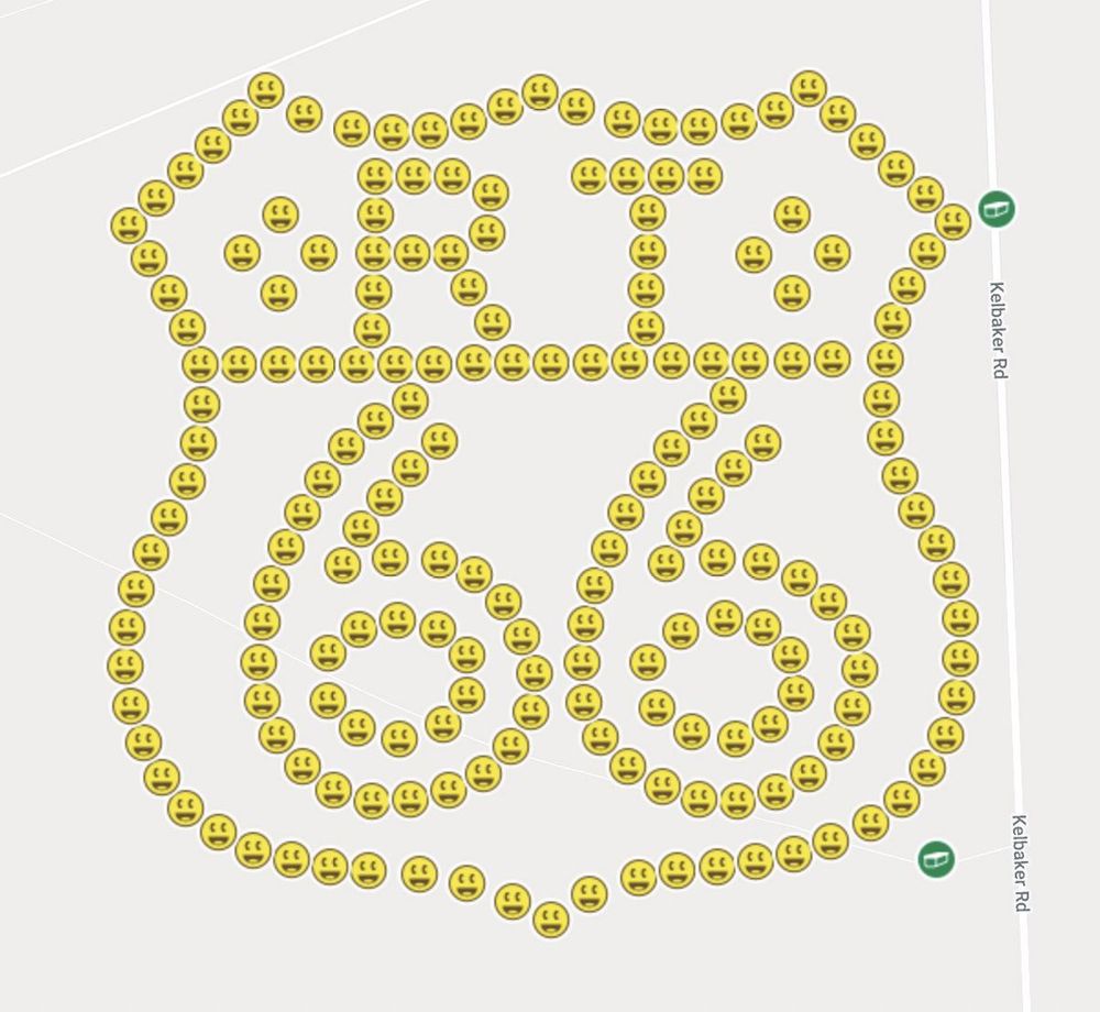 Eine Karte mit einer künstlerischen Darstellung in Form von gelben Smileys, die das Zahlensymbol "66" und ein Schild mit dem Text "RT" bilden. Neben dem sogenannten GeoArt ist eine Straße mit dem Namen "Kielbaker Rd" eingezeichnet.