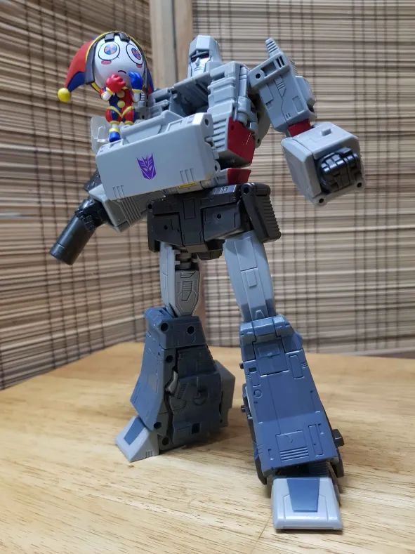 Yo Pomni, Get in the robot! Jax loves you, get in the robot!
