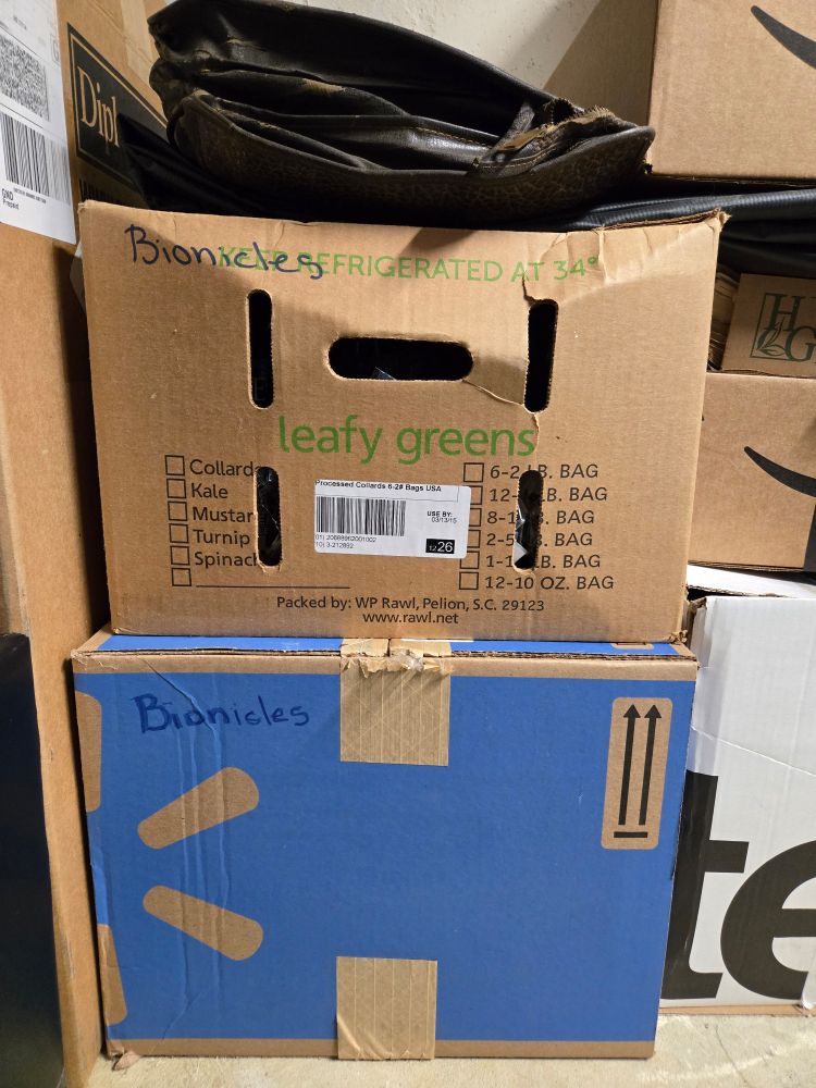 The same "leafy greens" box, sitting on top of a blue cardboard Walmart box. 
