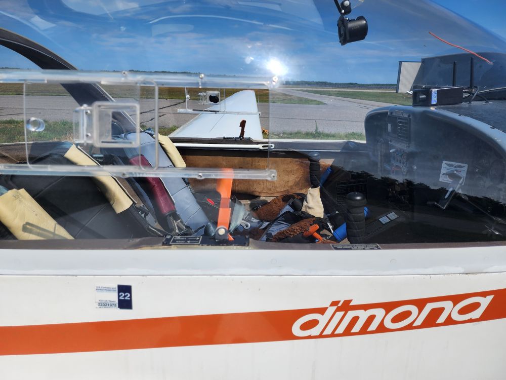 Side view of motor glider bubble canopy vent window