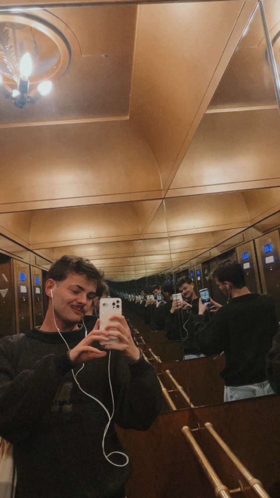 twink in elevator
