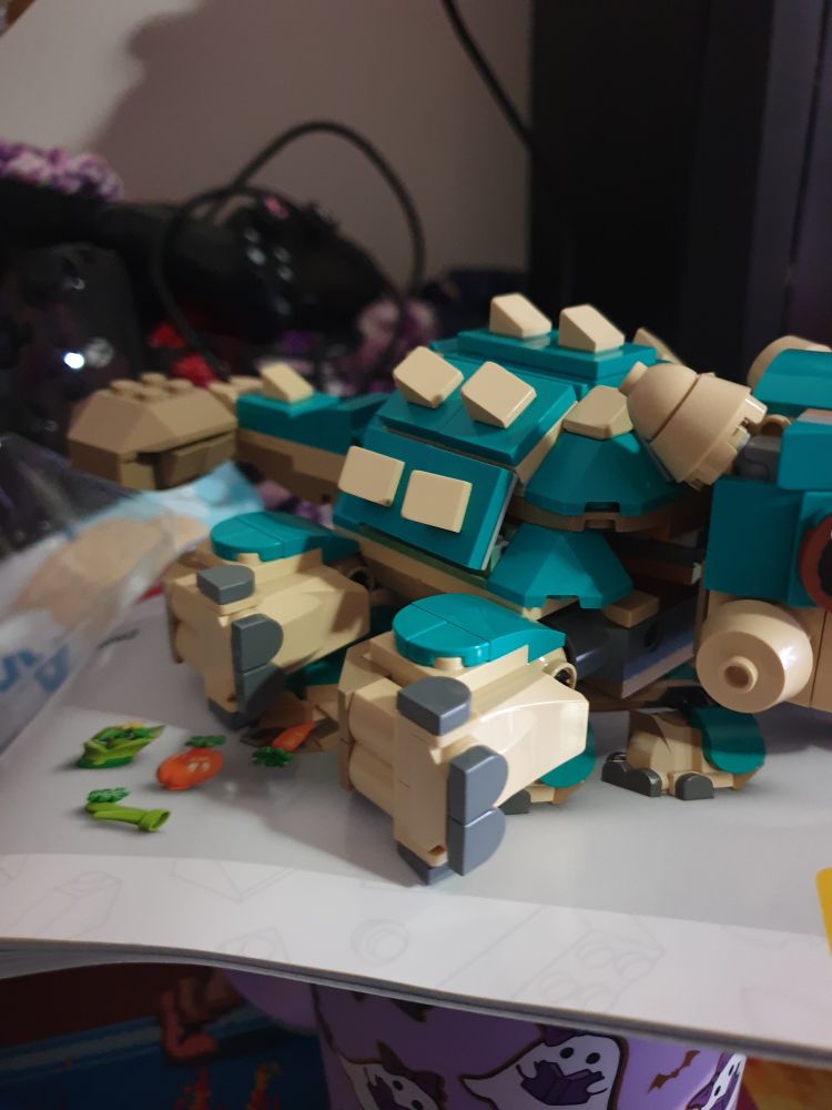 Two cute little legs for Baby Bumpy 