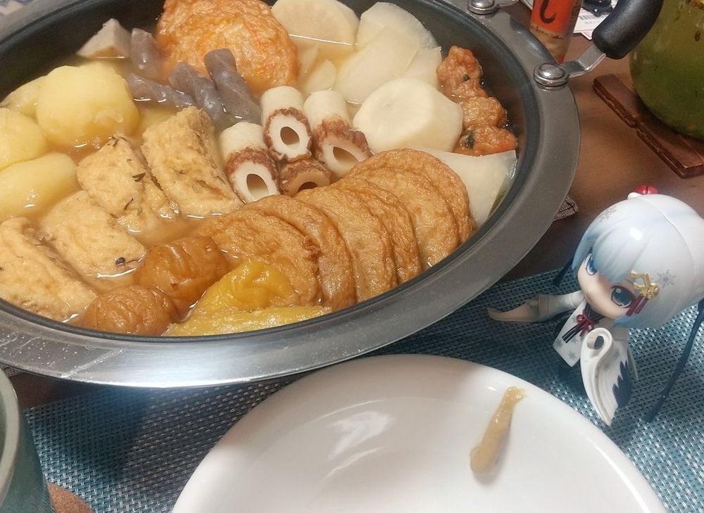 1日目
だいこん、じゃがいも、ひら天、野菜天、コンニャク、がんも、サトイモ、ちくわ、あと練り物3種類