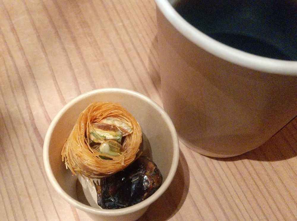 バクラヴァとデーツ