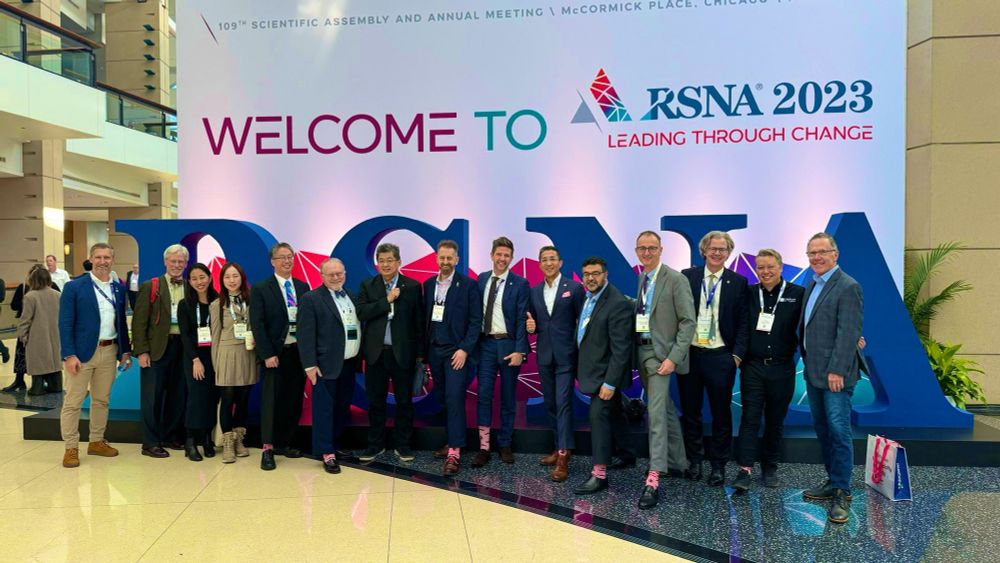 Big group picture of folks at RSNA wearing Pinksocks. 