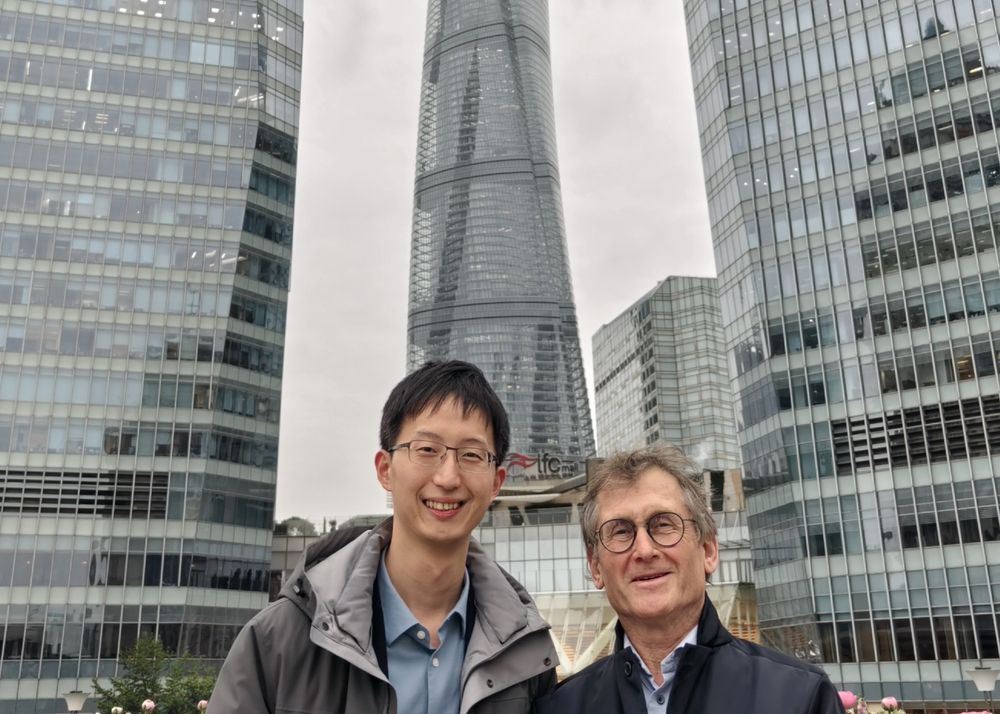 Qi Zhang (left) and Ben Feringa in front of Shanghai Tower | Photo Zhang / University of Groningen