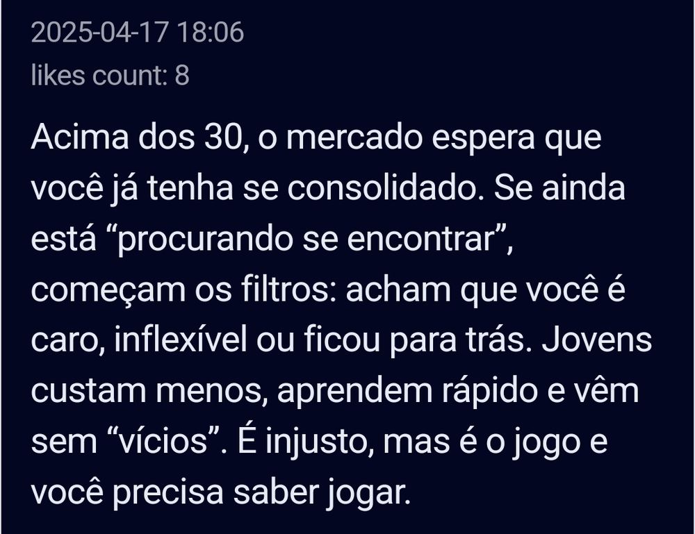 Post da arroba operfilescolhido no Threads que diz: "Acima dos 30, o mercado espera que você já tenha se consolidado. Se ainda está “procurando se encontrar”, começam os filtros: acham que você é caro, inflexível ou ficou para trás. Jovens custam menos, aprendem rápido e vêm sem “vícios”. É injusto, mas é o jogo e você precisa saber jogar."