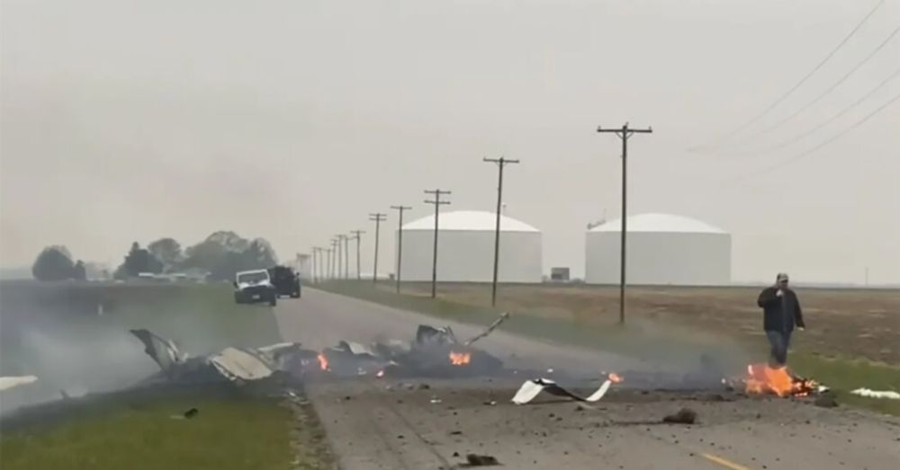 Small Plane With 4 Aboard Crashes in Illinois