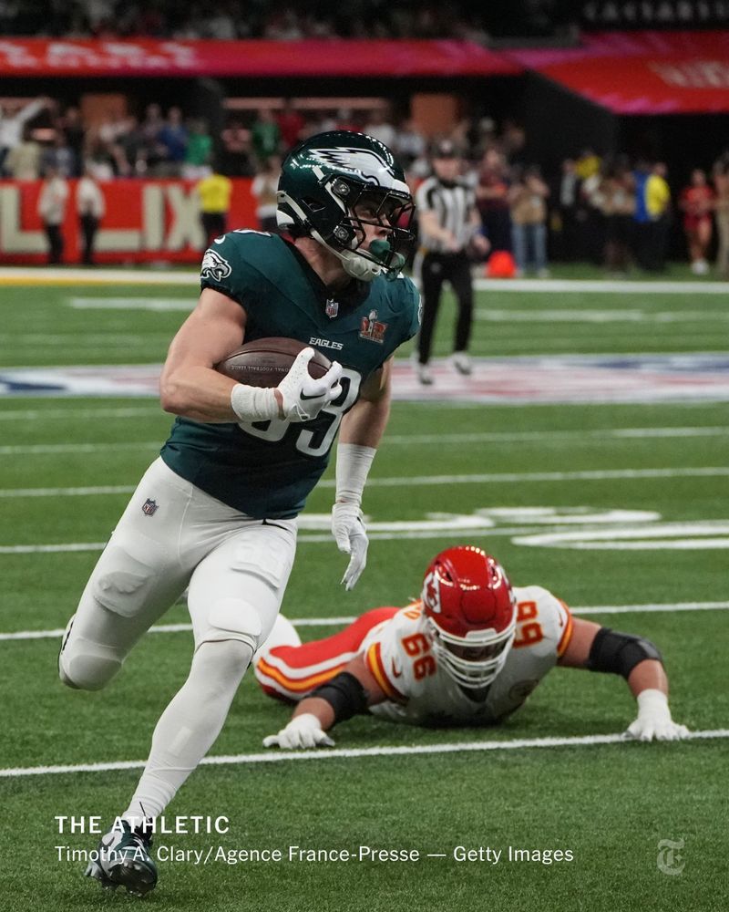 Cooper DeJean running to score a touchdown.