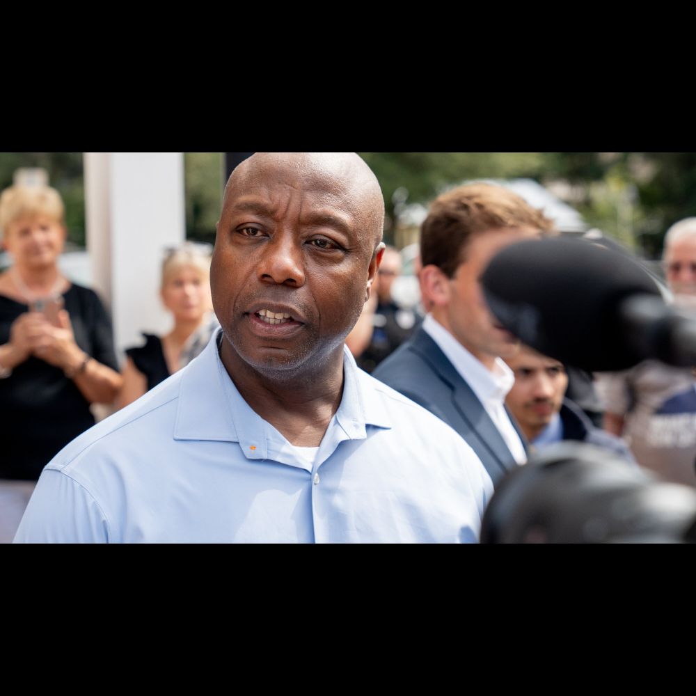 Tim Scott, Who Supports Aid to Israel and Ukraine, Opposes a Package With Both