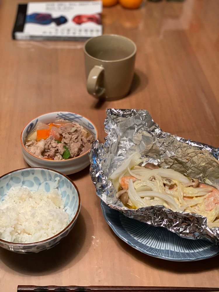肉じゃが（豚肉）と鮭のホイル焼き。空腹に染みた