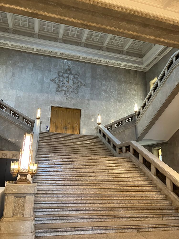 トーハク本館の階段、やっぱり素敵