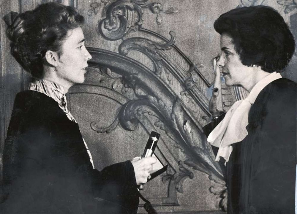 Dianne Feinstein (on the right) being sworn in by Chief Justice Rose Bird (left). They are both white women with dark hair.