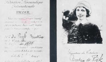 Beatrix de Rijk's flying license with a photo of her and her signature.