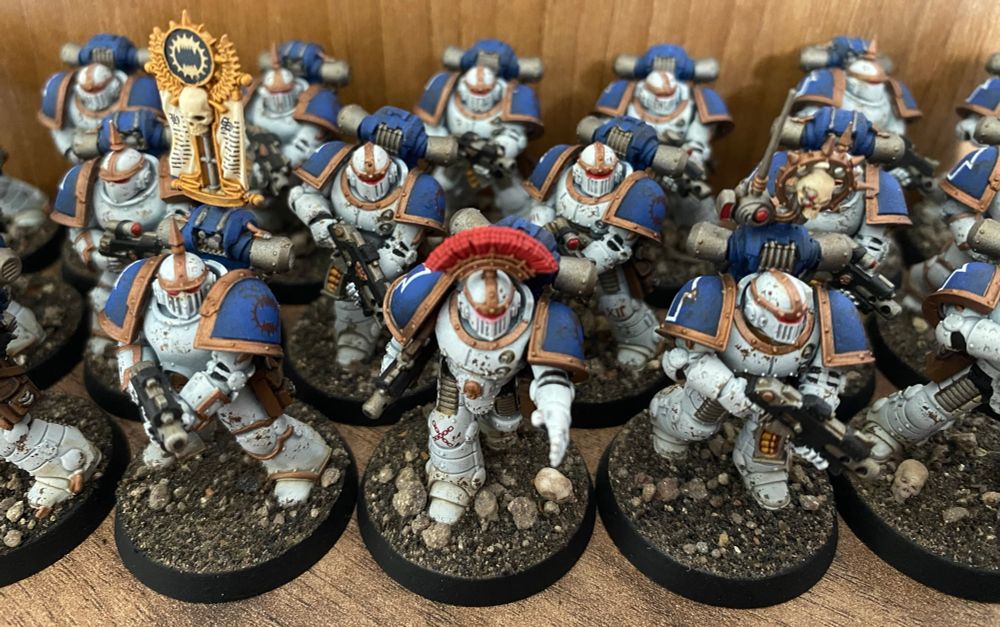 20 marines painted white and blue
