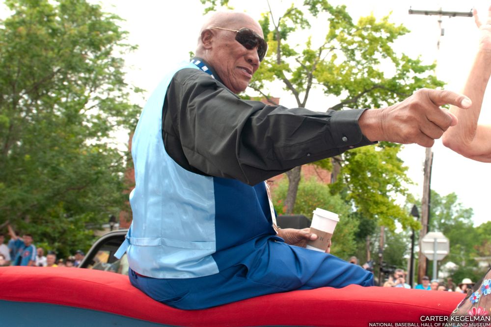 Fergie Jenkins greets fans during the Hall of Fame Parade of Legends. (Carter Kegelman/National Baseball Hall of Fame and Museum)