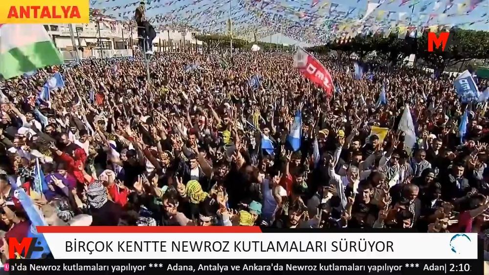 Ad Antalya, durante la celebrazione di Nevruz, sono stati gridati gli slogan 'Biji Serok Apo' per il piccolo assassino Abdullah Öcalan.