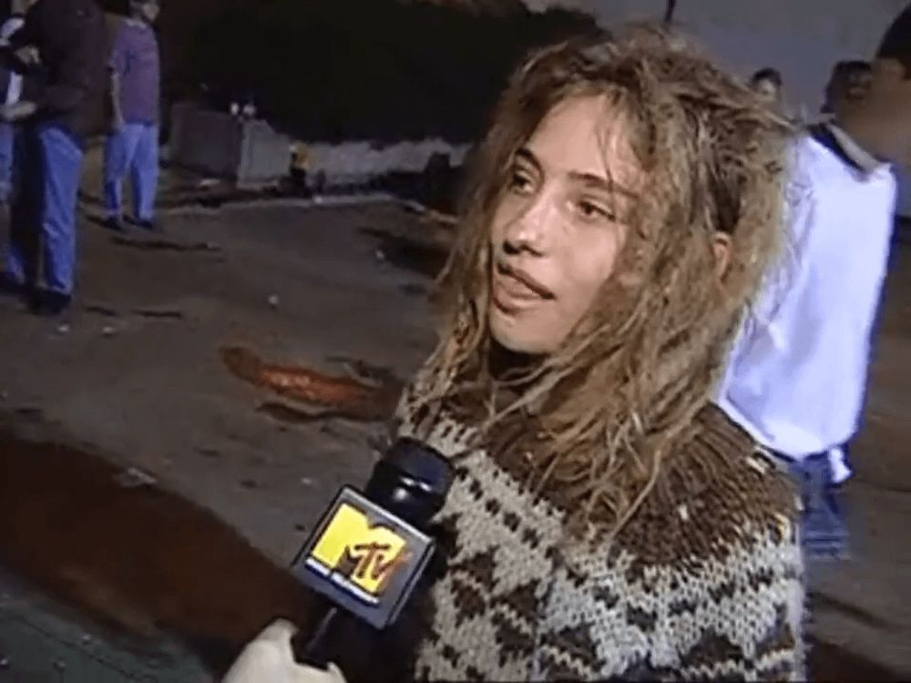 Una gemma perduta: intervista di MTV del 1996 fuori da un concerto dei Phish con una ragazza e il suo cane